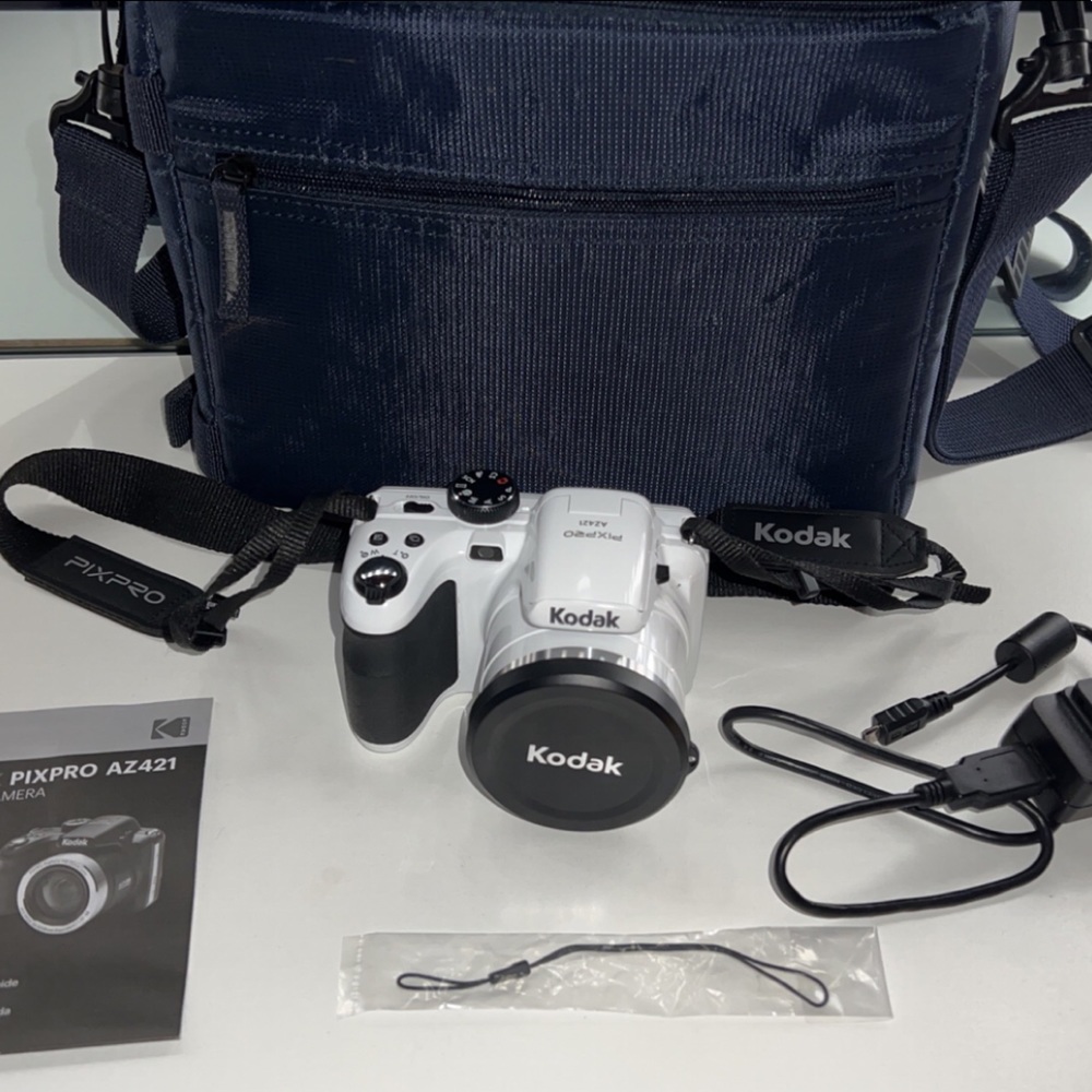 Kodak PixPro AZ421 digital camera